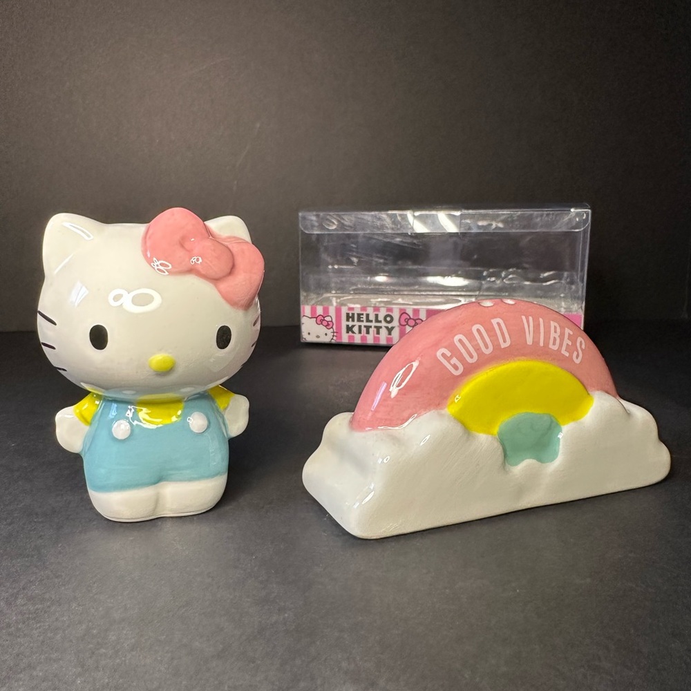 Hello Kitty Ceramic Salt & Pepper Shaker Set - Picture 4 of 8